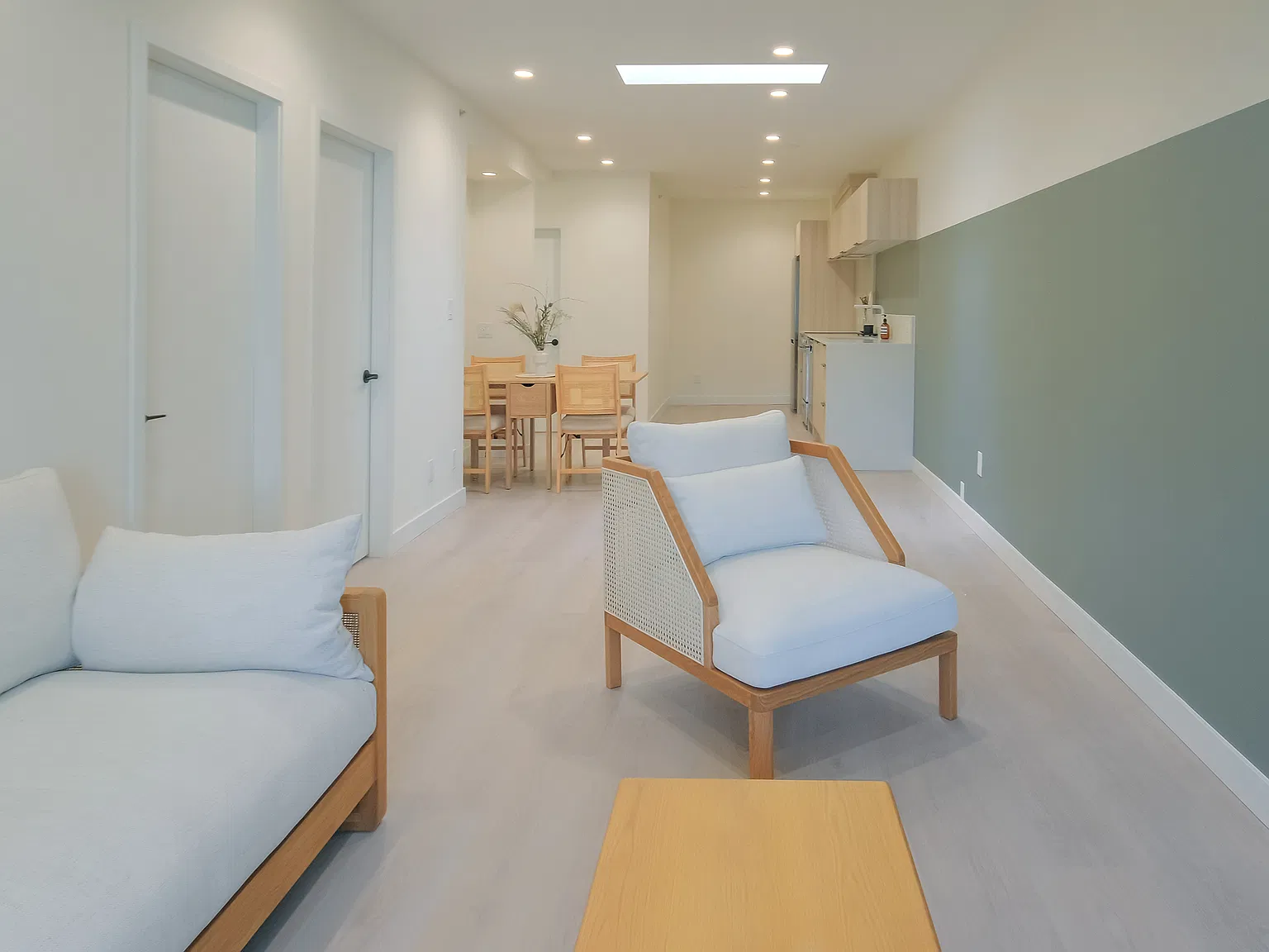 2 bed, 829 sqft, $2,800 — Photo 2