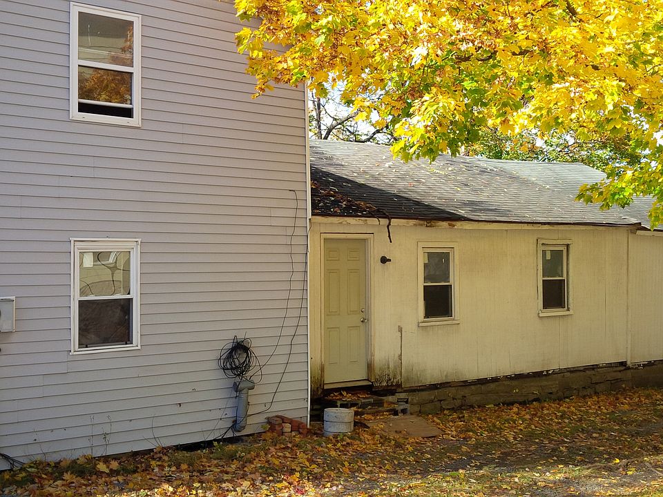 2nd image of 103 Seymour St