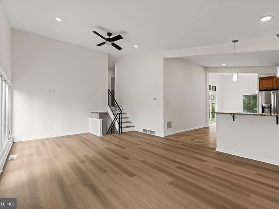 2nd image of 1525 Erbs Mill Rd