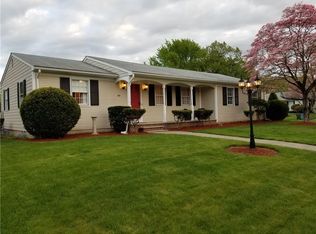 40 Lantern Ln, Cranston, RI 02921