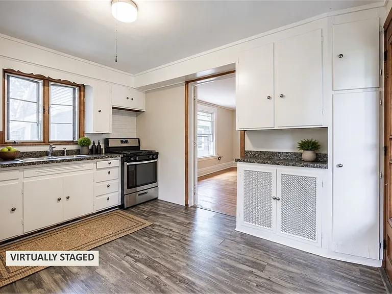 326 Barrington St #2 — Photo 4
