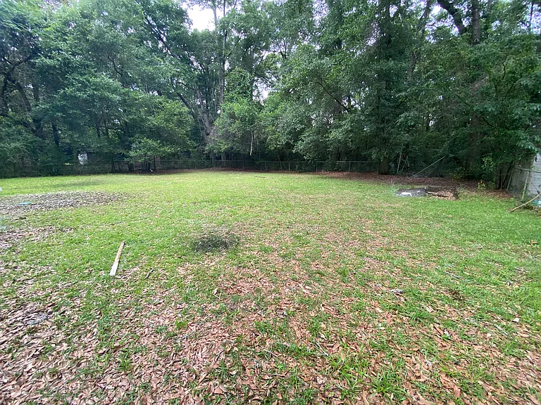 4672 Pinewood Dr N — Photo 12