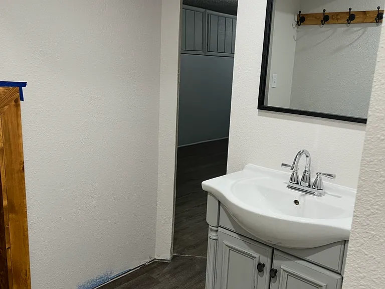 905 W 5th St — Photo 14