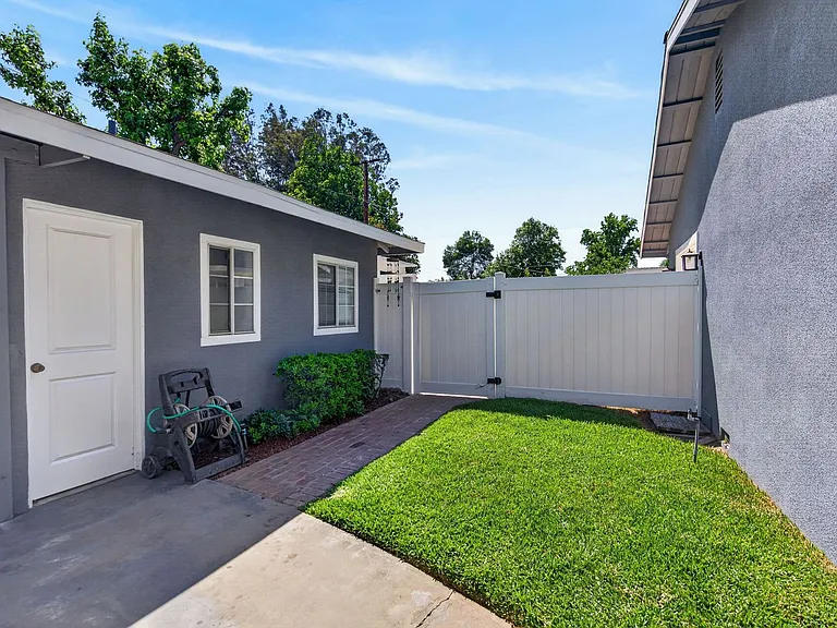 4260 Maplewood Pl — Photo 37