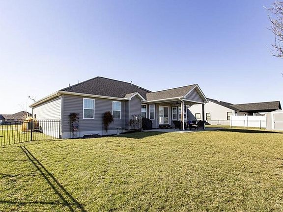 5th image of 1004 Indian Prairie Dr