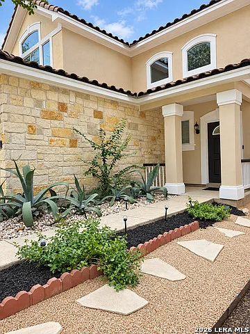 3 bed, 2.5 bath, 1639 sqft, $2,500 — Photo 2