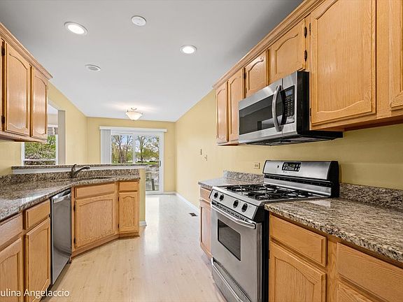 5th image of 760 N Walden Dr