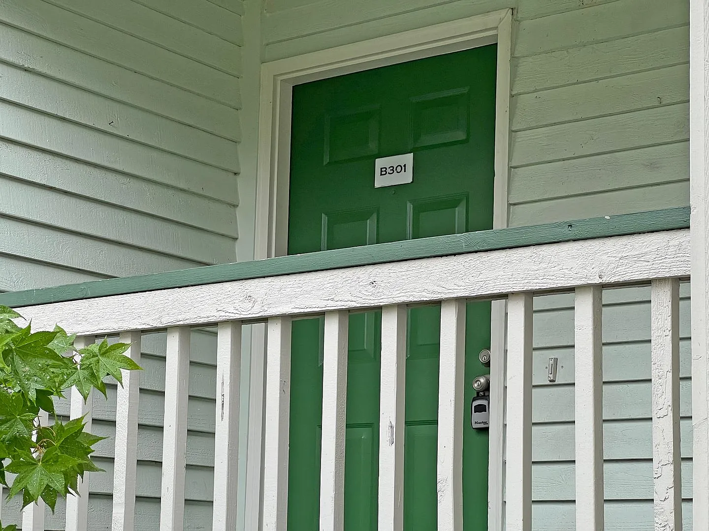 Charming 2-bedroom Kent Condo in Timber Ridge — Photo 2