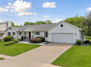 904 Spruce Dr, Hudson, WI 54016