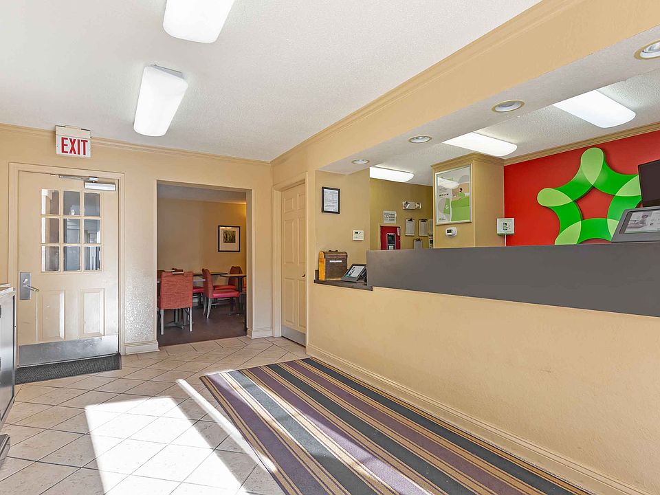 Lobby and Guest Check-in