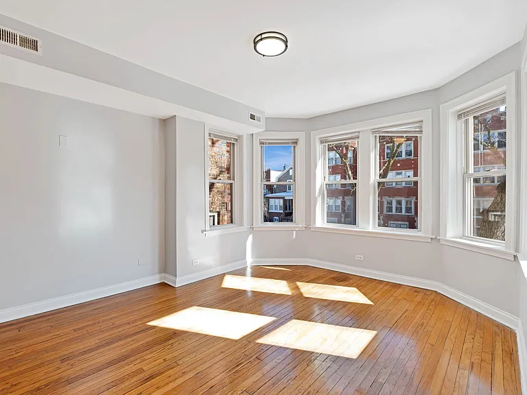 7150 S Cornell Ave #1E — Photo 2