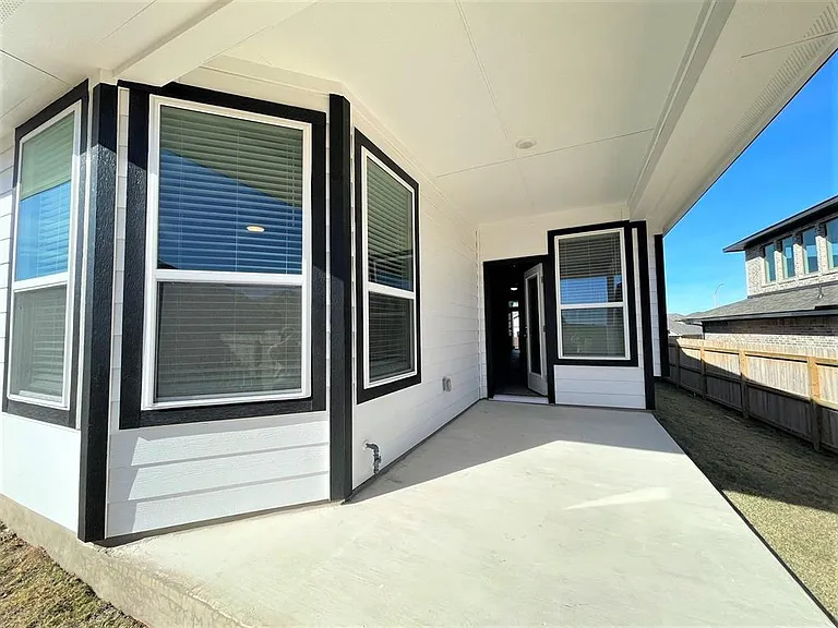 1120 Bluewood Bnd — Photo 16