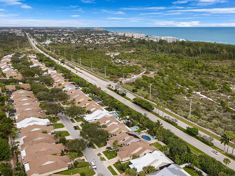 111 Seashore Dr — Photo 41