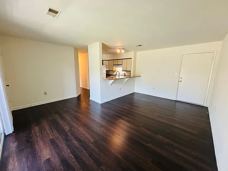 1203G University Ter — Photo 16