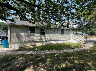 94 Buckley Rd, Patchogue, NY 11772