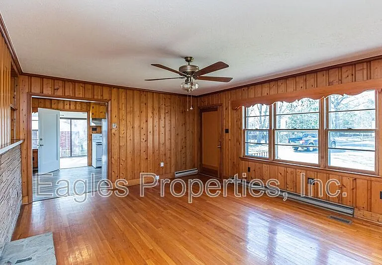 1614 US Highway 70 W — Photo 8