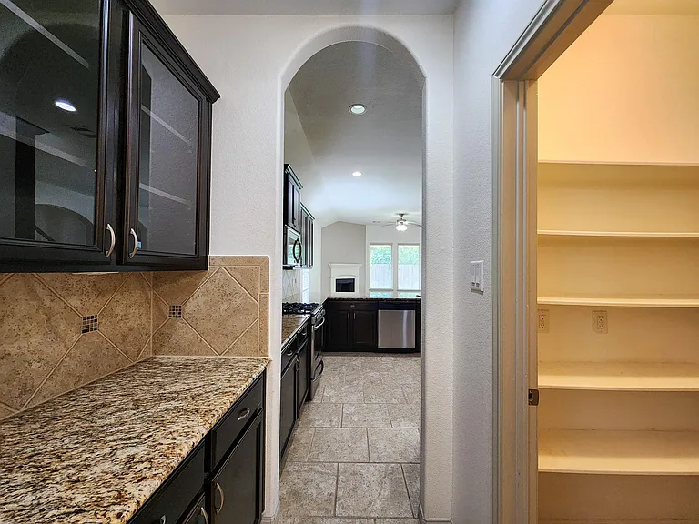 4515 Greenleaf Dr — Photo 11