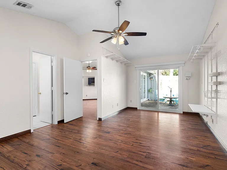 1425 Thistlewood Ln — Photo 14
