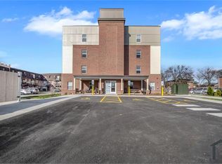 2040 W Algonquin Rd, Mount Prospect, IL 60056