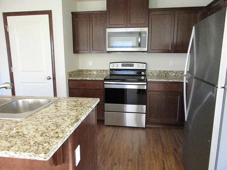 117 N Lenore Ave — Photo 7