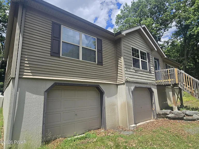 103 Spruce Pl — Photo 1