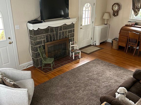 2nd image of 826 Morgan Ave