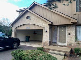 29611 Sierra Pointe Cir #65, Farmington, MI 48331