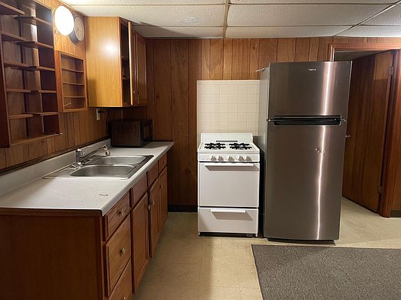 4th image of 309 E Jefferson St #7