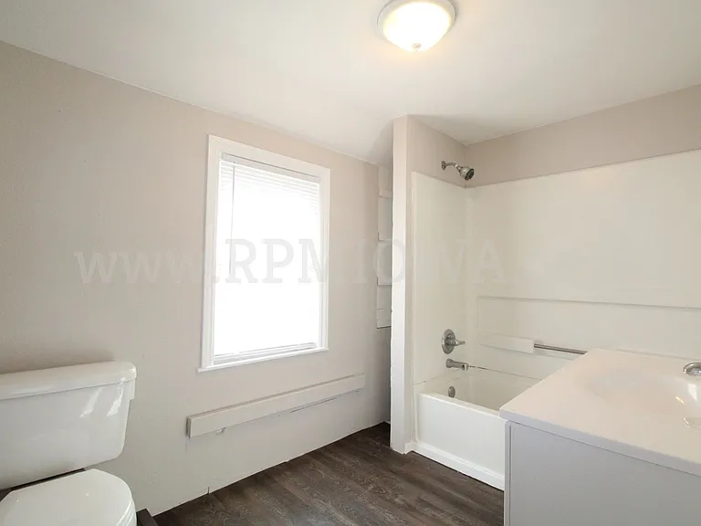 822 Clinton Ave — Photo 15