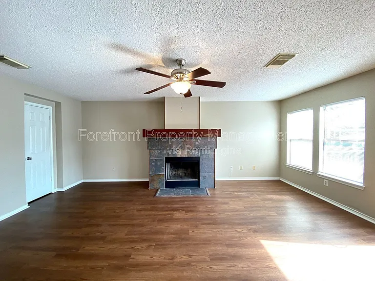 2510 Village Pkwy — Photo 11