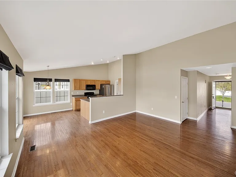 5472 Alfreton Dr — Photo 10