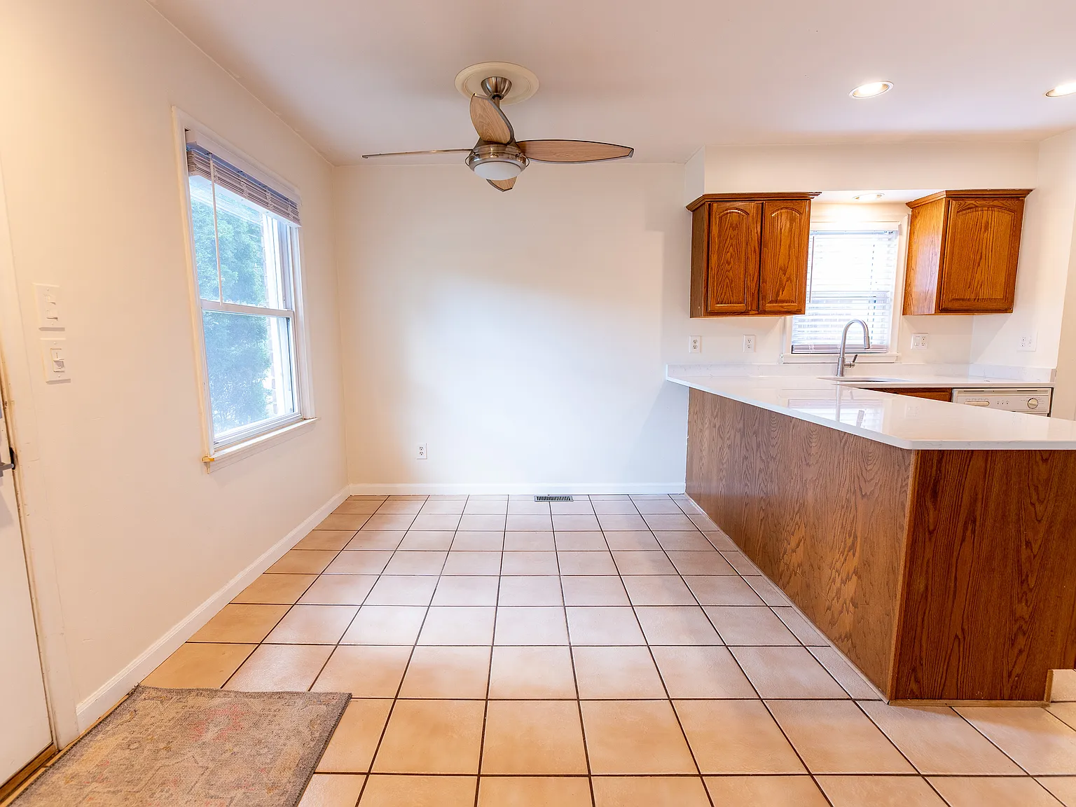 3 bed, 1235 sqft, $2,200 — Photo 4