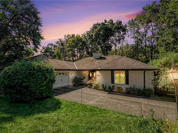 12 Market Ct, Bradfordwoods, PA 15015