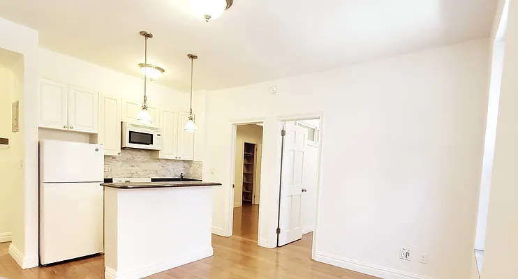 Rented by Avenues Real Estate | media 9