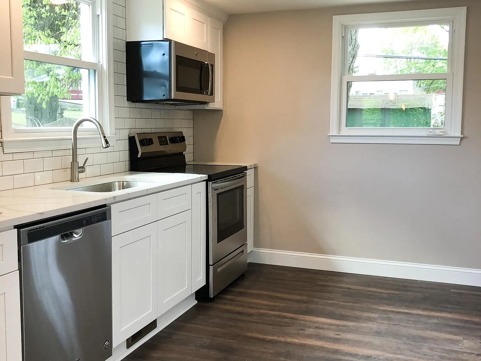 326 Georgia Ln — Photo 3