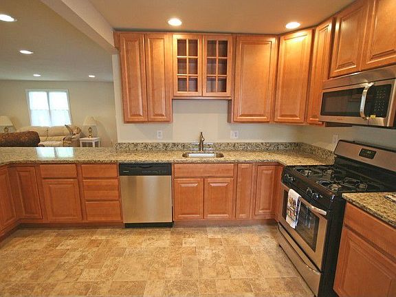 2nd image of 3464 Yorkway