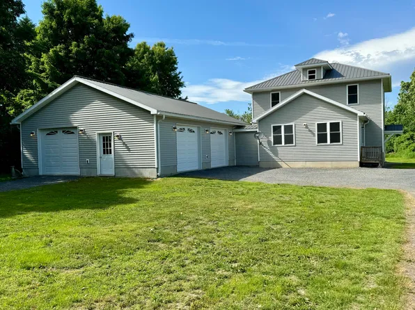 62 Smith St, Rouses Pt, NY 12979