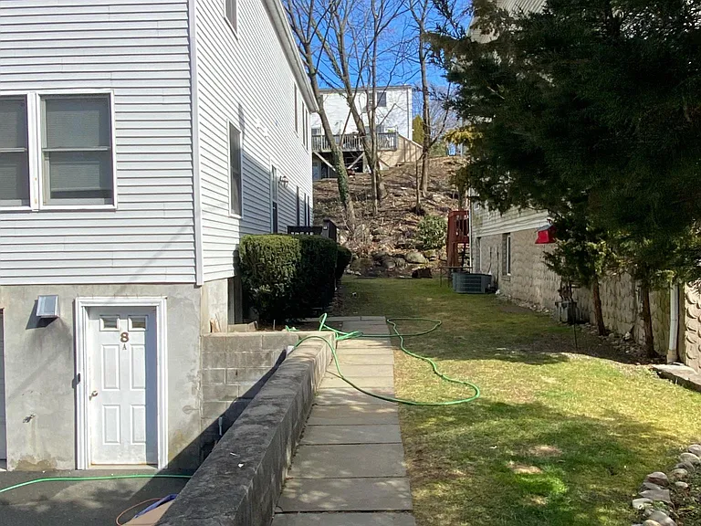 8 Booth Ct #B — Photo 13