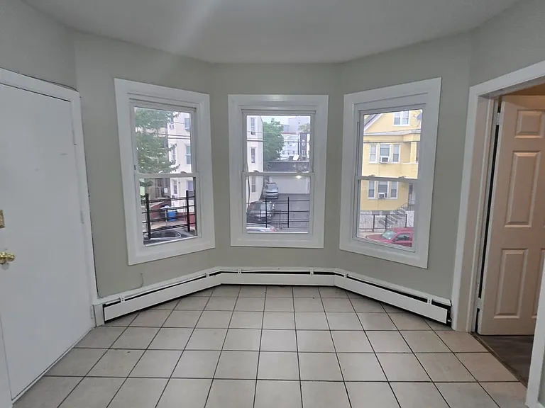 827 E 19th St #2L — Photo 5