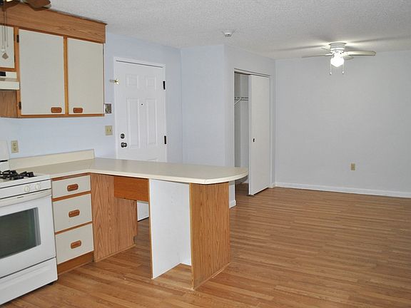 3rd image of 4 Knights Bridge Dr APT 103