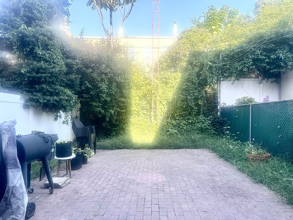 1st image of 68 Hausman St #1
