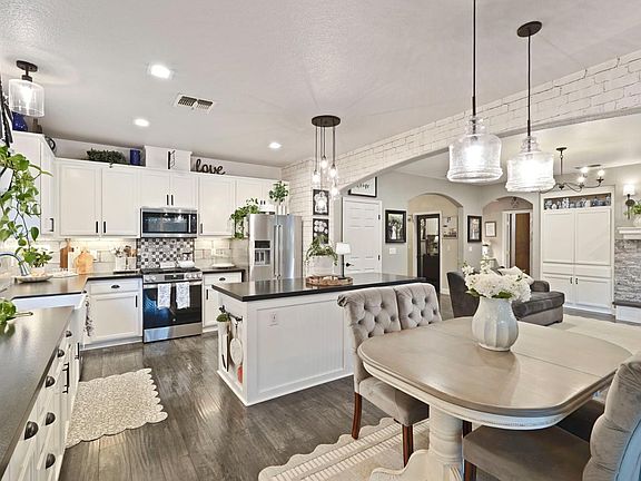 4th image of 1936 Sagebrush Way