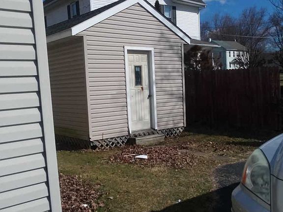 2nd image of 1036 Reinoehl St