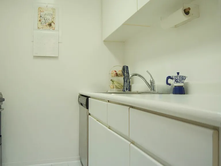235 E 40th St #12I — Photo 6