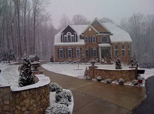 8609 Yvonne Ct, Oak Ridge, NC 27310