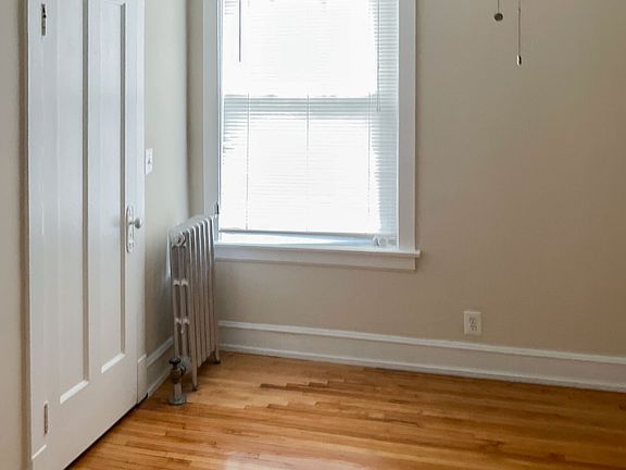 2nd image of 4951 N Oakley Ave #22533