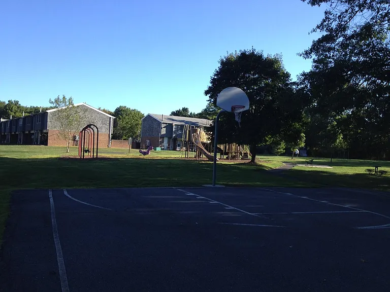 Eggerts Crossing Village — Photo 14