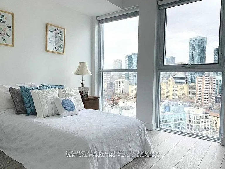 159 Wellesley St E #1602 — Photo 4