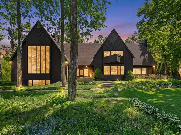 1425 Bay View Hts, Petoskey, MI 49770