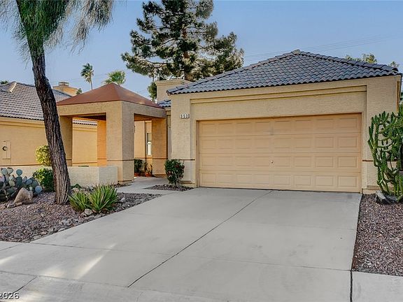 2nd image of 353 Mill Hollow Rd